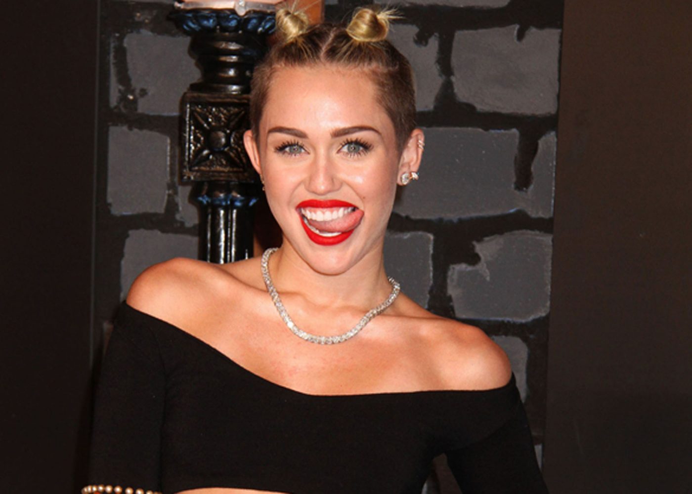 Miley+Cyrus+attend+the+2013+MTV+Video+Music+Awards+at+The+Barclay+Center+in+New+York+City%2C+NY%2C+Sunday%2C+August+25%2C+2013.+%28Nancy+Kaszerman%2FZuma+Press%2FMCT%29