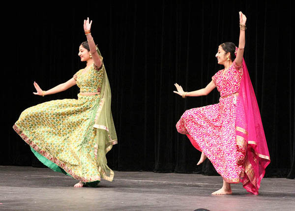 Indo-Pak Clubs to Host Garba Night at Niles North 
