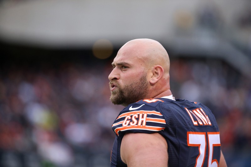 Chicago Bears offensive tackle Kyle Long isnt a star, but is admired for his selfless contributions to the team - attributes that are valuable in the workplace, according to a new study. (Chris Sweda/Chicago Tribune/TNS)