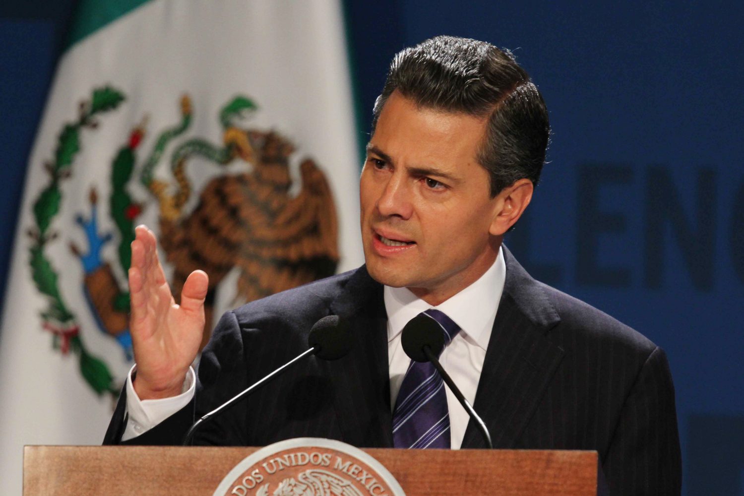 31107023.- México, DF.- El presidente Enrique Peña Nieto encabezó la inauguración del México Summit 2013 : El próximo capítulo, donde refirió que el mapa energético está cambiando y que de no convertirnos en un país que explote sus recursos, México perderá competitividad y las inversiones productivas tendrían el riesgo de irse a otra parte.
NOTIMEX/FOTO/GUSTAVO DURÁN/FRE/POL/