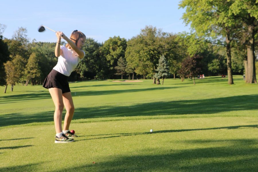 Anna Flynn teeing off the ball with a driver. 