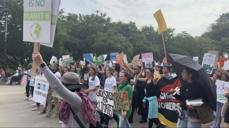 Activists+begin+marching+near+Grant+Park+to+raise+awareness+for+climate+change.+