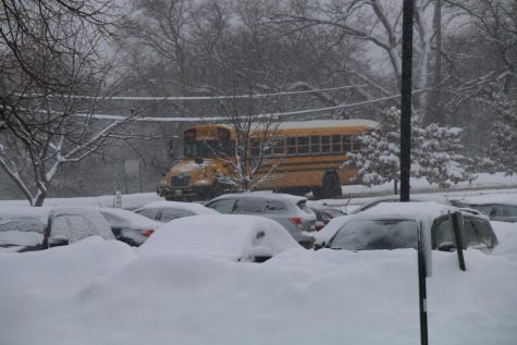 Navigation to Story: Early Bird Buses Arrive at Niles West
