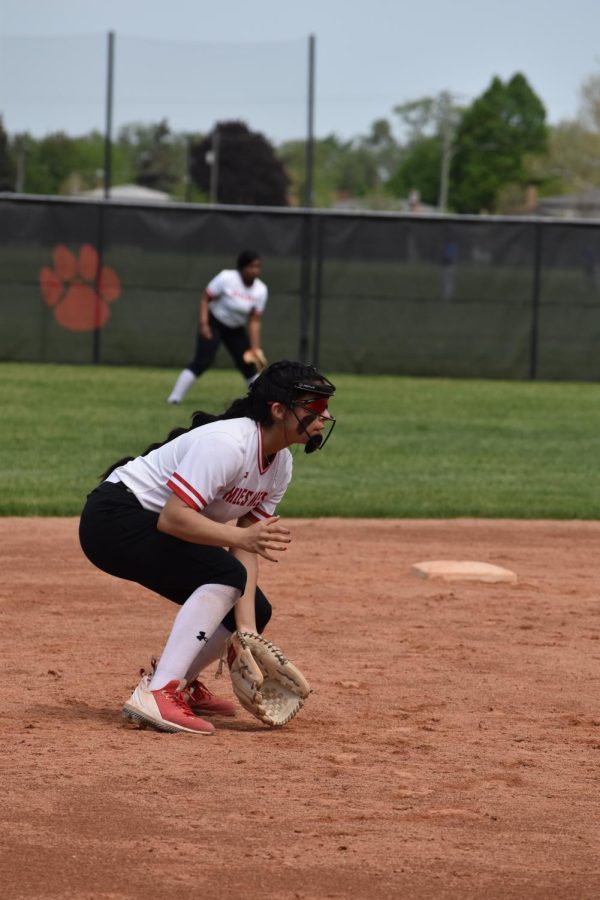 Genciana Ortiz squats, as the ball comes towards her.