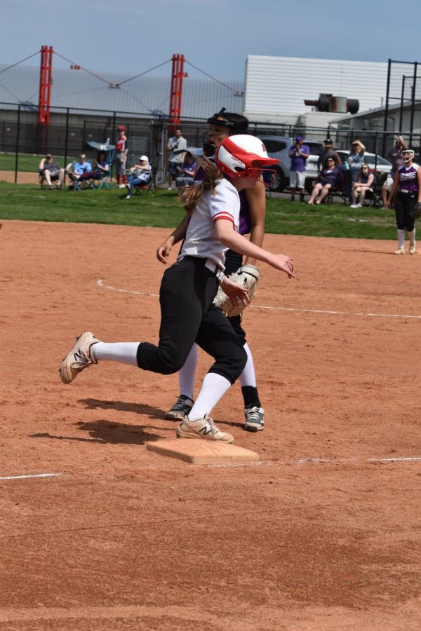 Lesley Mueller makes her way to third base and continues to score a run.