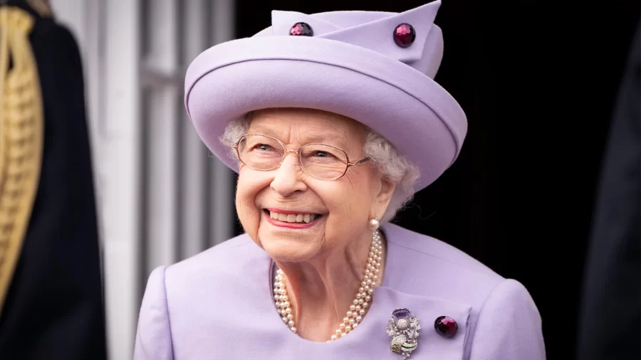 West Reacts: Queen Elizabeth II Has Died Unexpectedly and Leaves The World In Shock