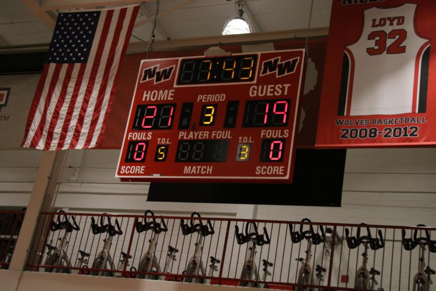 At the beginning of the third quarter, the wolves lead 21-19. 