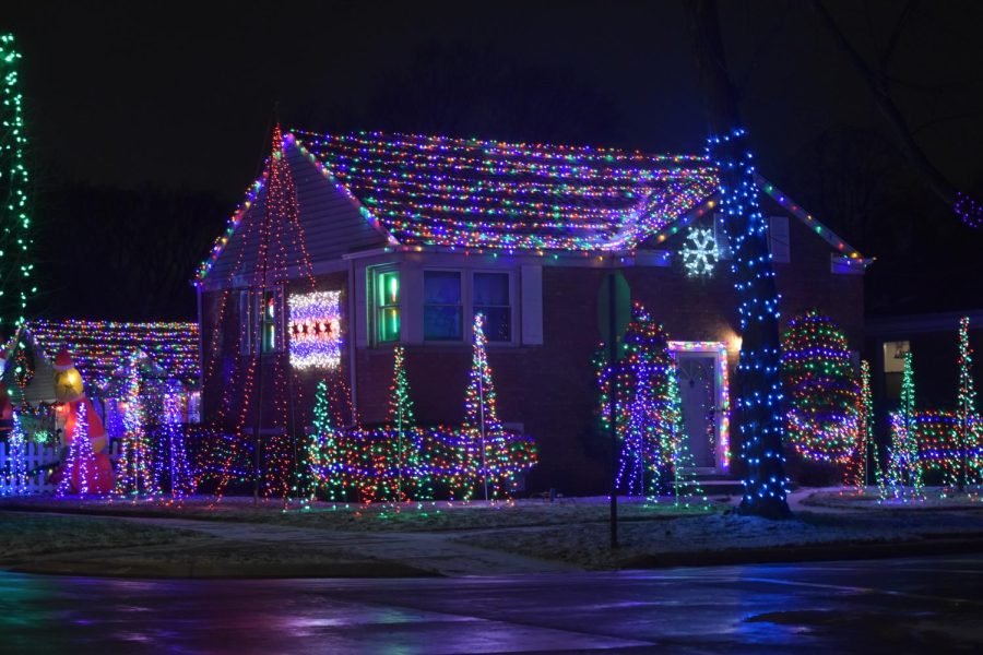 National Lampoons who? This house displays the ultimate Christmas light setup. 