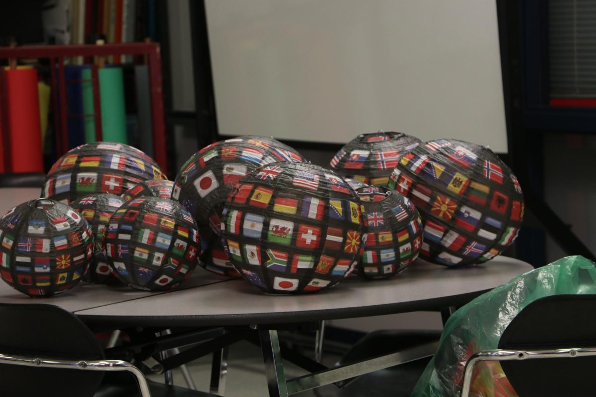 Several ornaments were made to be hung up throughout the school. These decorations were often made by cultural clubs that had a given place to decorate. 