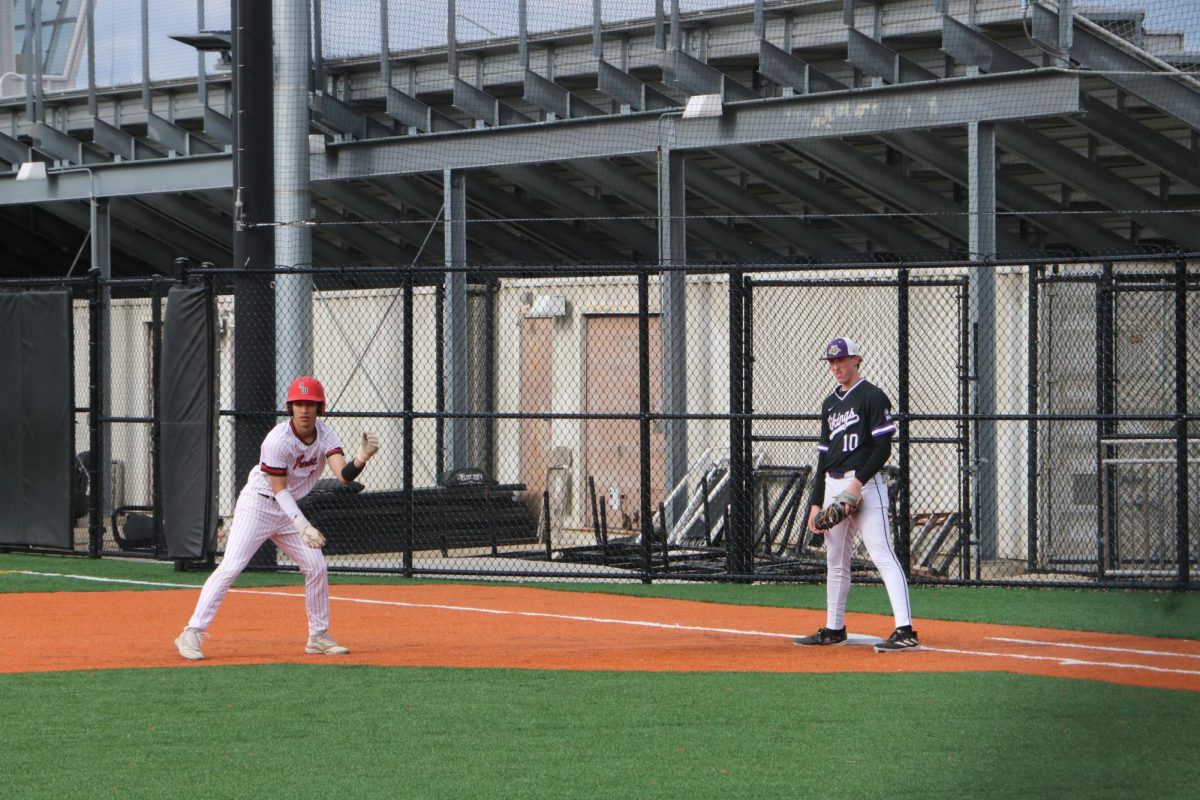 Som picks off of first base trying to steal second. 