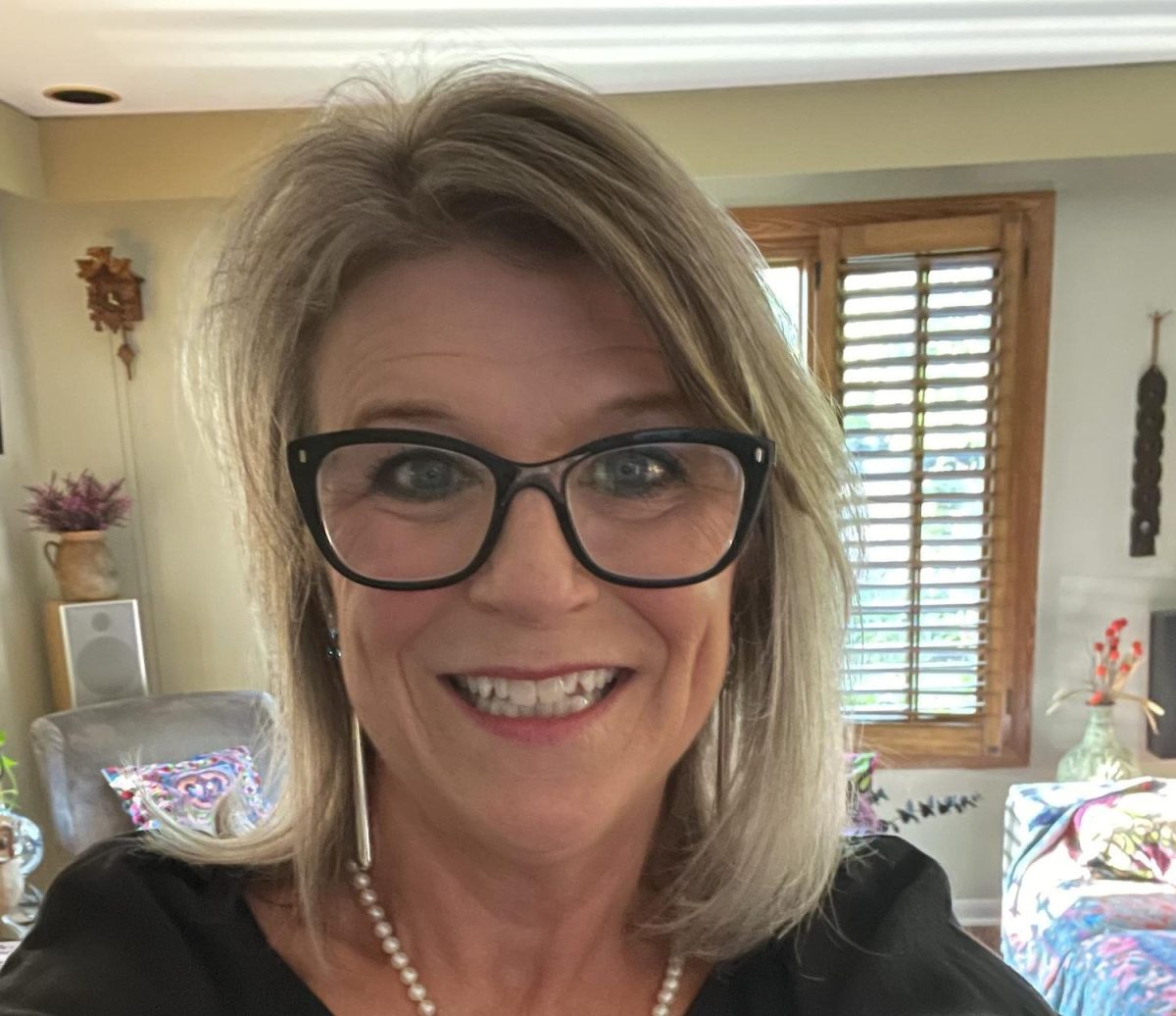 Photo of Michele Lewis.