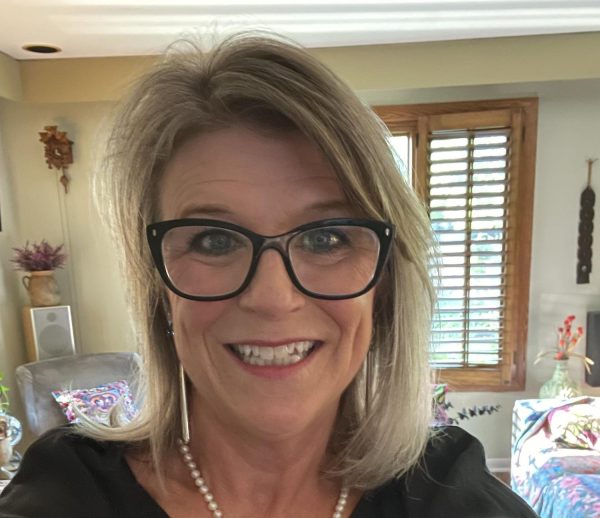 Photo of Michele Lewis.