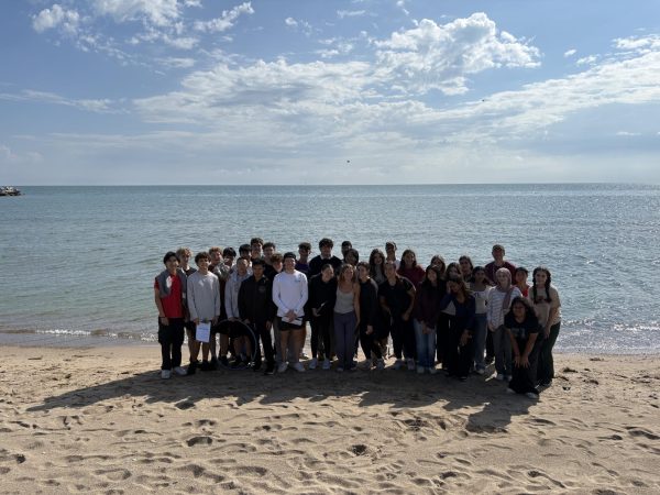 Chris Barnett's APES class poses for a picture at the Illinois Beach State.