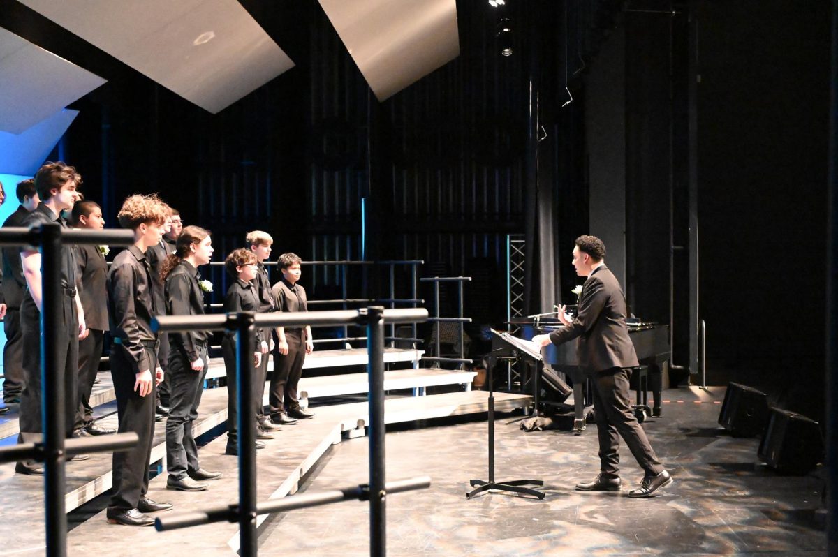 Concert Choir (Bass) sings "Let Me Fly" after the performances of the acapella groups.